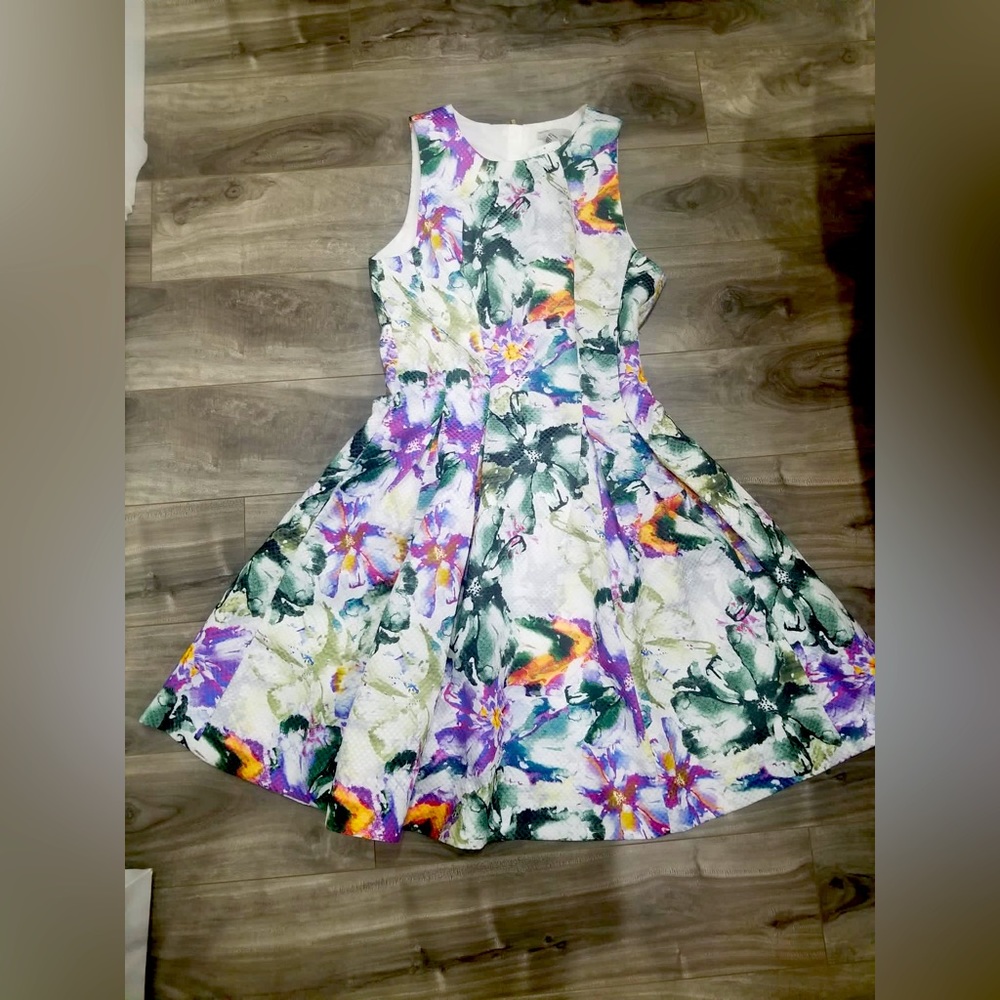 New sleeveless floral print dress